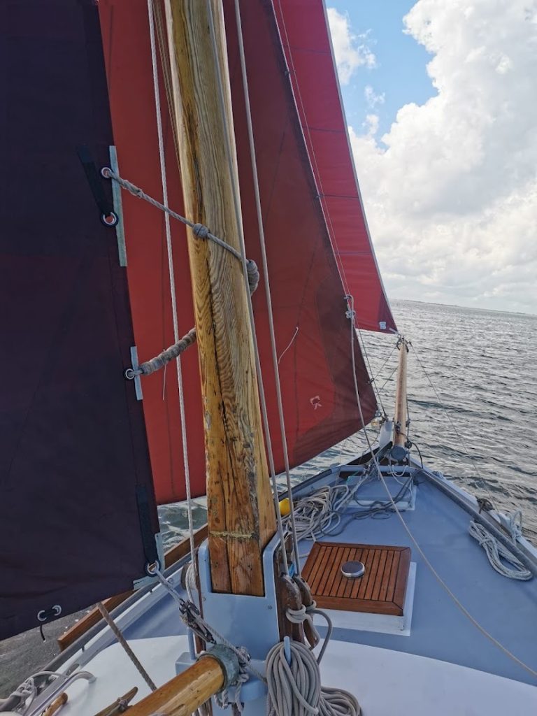 Platbodem Stoarm zeilen op het Wad