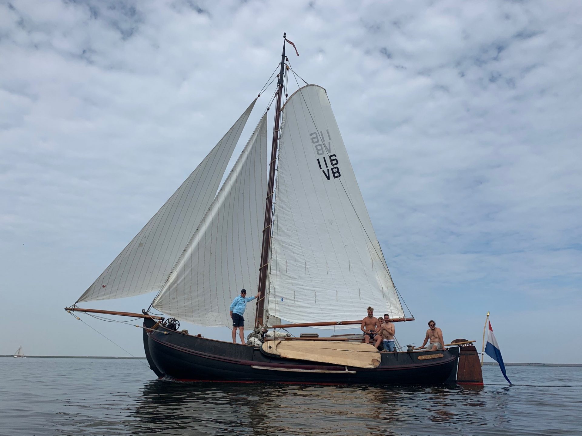 Varen naar Schiermonnikoog met een platbodem op de Waddenzee. Lemsteraak de Mossel.