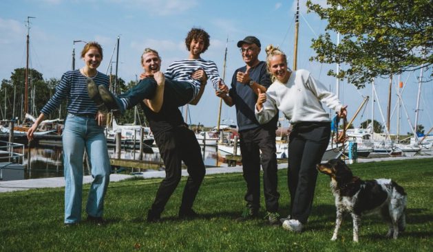 Het Team van Varen met Sil op de haven