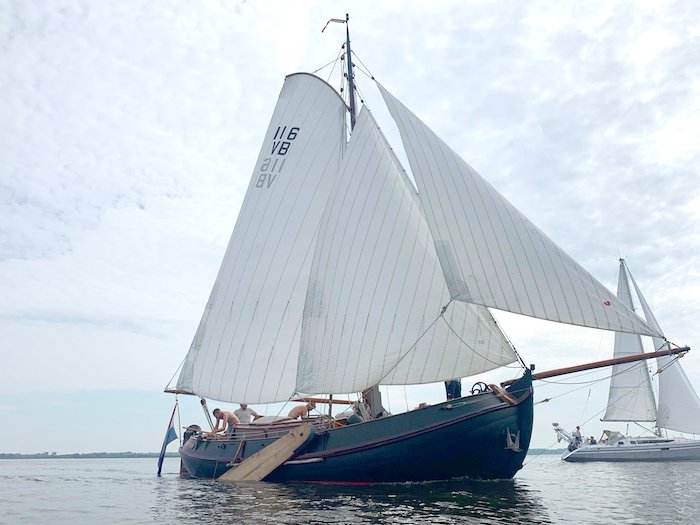 Huur een Lemsteraak en kom zeilen op de Waddenzee