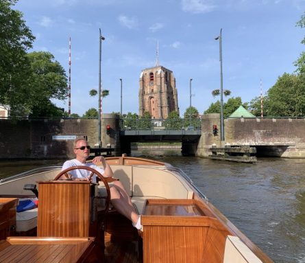 Met de sloep bij de oldehove in leeuwarden